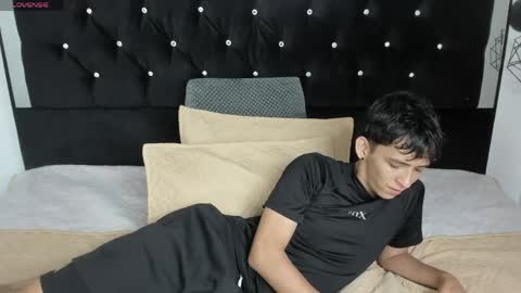 Snapshot of sebas_cat chatting on May 8, 2:17 am Sebastian Alvarez online show from May 8, 2:17 am
