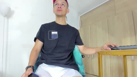 Snapshot of sebas_n chatting on January 18, 3:16 pm Sebastian online show from January 18, 3:16 pm