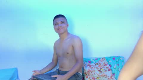 Snapshot of sebas_n_aly chatting on July 15, 3:01 am ely online show from July 15, 3:01 am