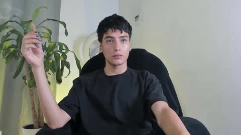 Snapshot of sebas_rosse chatting on December 17, 2:01 pm sebastian online show from December 17, 2:01 pm