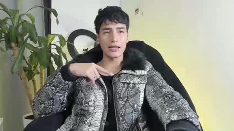 Snapshot of sebas_rosse chatting on December 18, 1:17 pm sebastian online show from December 18, 1:17 pm