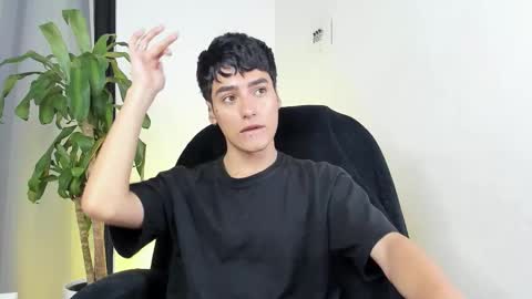 Snapshot of sebas_rosse chatting on December 19, 1:18 pm sebastian online show from December 19, 1:18 pm