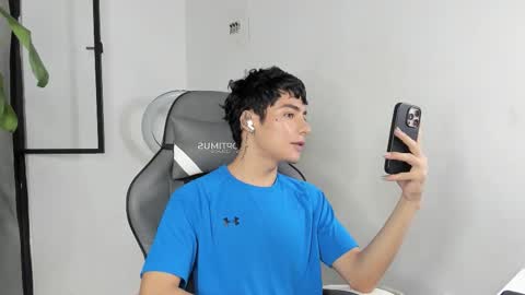 Snapshot of sebas_rosse chatting on January 14, 2:33 pm sebastian online show from January 14, 2:33 pm