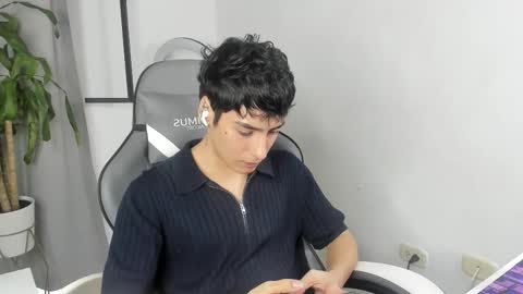 Snapshot of sebas_rosse chatting on January 16, 3:27 pm sebastian online show from January 16, 3:27 pm