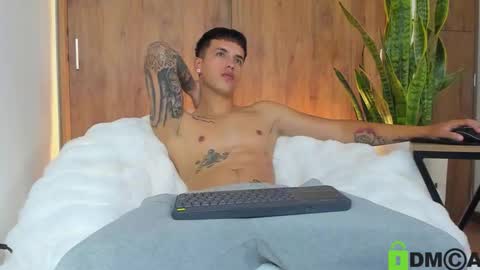 Snapshot of sebas_w01 chatting on February 17, 1:35 am sebastian online show from February 17, 1:35 am