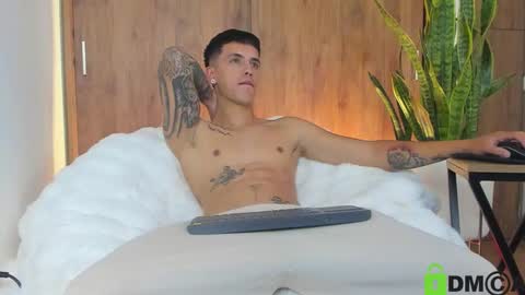 Snapshot of sebas_w01 chatting on February 20, 1:35 am sebastian online show from February 20, 1:35 am