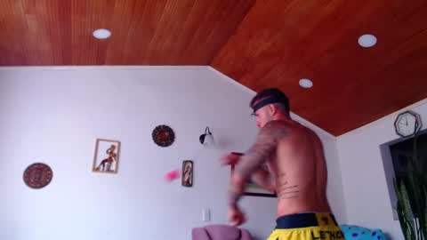 Snapshot of sebastian_025 chatting on May 25, 2:56 pm Sebastian online show from May 25, 2:56 pm
