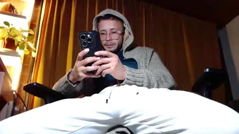 Snapshot of sebastian_025 chatting on June 11, 4:54 am Sebastian online show from June 11, 4:54 am
