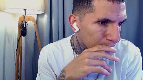 Snapshot of sebastian_muss chatting on October 10, 5:34 pm Sebastian online show from October 10, 5:34 pm