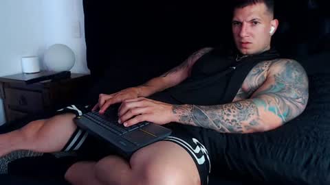 Snapshot of sebastian_muss chatting on June 12, 7:13 pm Sebastian online show from June 12, 7:13 pm