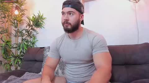Instagram jeanpaulfit  online show from April 26, 9:01 pm