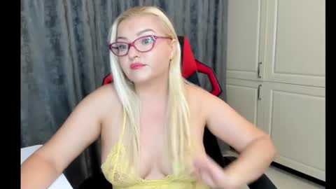 Snapshot of secr3tmistress chatting on August 1, 7:35 pm Ame online show from August 1, 7:35 pm