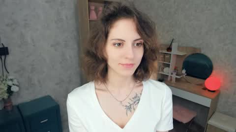 Mia online show from May 29, 5:49 am