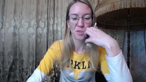 Snapshot of secretcandy222 chatting on February 1, 7:15 am secretcandy222 online show from February 1, 7:15 am