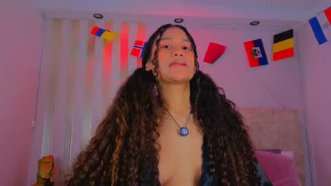 Snapshot of secretestrella chatting on June 29, 3:02 am secretestrell online show from June 29, 3:02 am