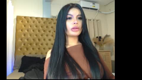 Snapshot of secrets_bae chatting on December 8, 6:39 pm secrets_bae online show from December 8, 6:39 pm