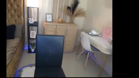 Snapshot of secrets_bae chatting on December 10, 3:22 pm secrets_bae online show from December 10, 3:22 pm