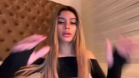 Snapshot of secrets_bae chatting on October 13, 7:36 pm secrets_bae online show from October 13, 7:36 pm