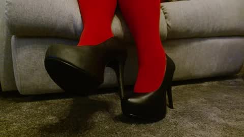 Snapshot of secretshoes chatting on June 29, 9:59 pm Secret Shoes online show from June 29, 9:59 pm