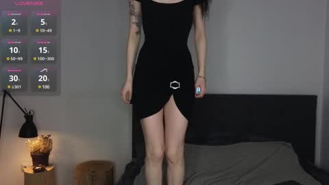 Snapshot of seduced_by_sara chatting on December 27, 9:22 pm Sara online show from December 27, 9:22 pm