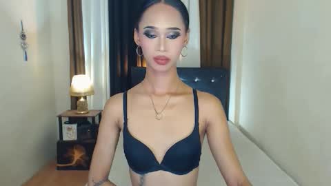Snapshot of seductive_ashly chatting on June 2, 10:23 pm ashly online show from June 2, 10:23 pm