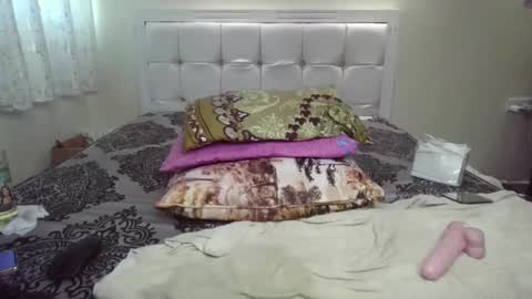 Snapshot of seductive_candybody chatting on December 22, 3:44 am Ms CandyAss online show from December 22, 3:44 am