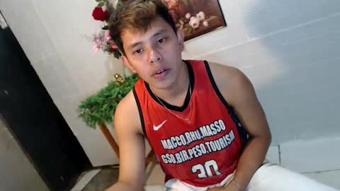 Snapshot of seductive_maxxx chatting on May 11, 6:38 pm Max online show from May 11, 6:38 pm