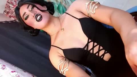 Snapshot of seductive_scarllete chatting on December 16, 2:05 am SCARLETTE online show from December 16, 2:05 am