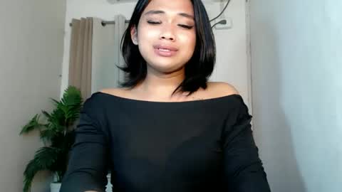 Snapshot of seductivedeluxe69 chatting on May 15, 2:40 am Deluxe online show from May 15, 2:40 am