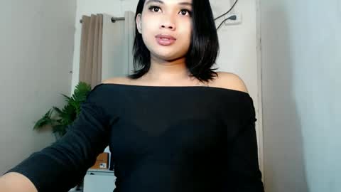 Snapshot of seductivedeluxe69 chatting on May 15, 7:32 pm Deluxe online show from May 15, 7:32 pm