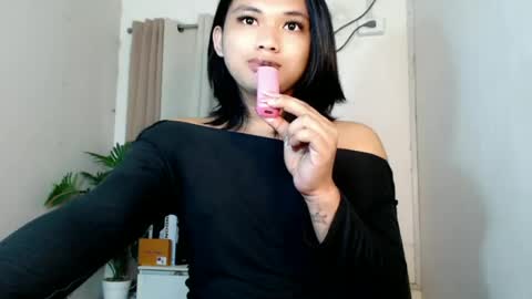 Snapshot of seductivedeluxe69 chatting on May 21, 5:03 am Deluxe online show from May 21, 5:03 am