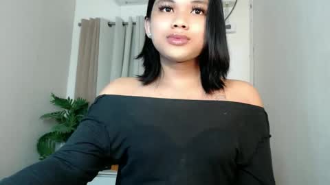 Snapshot of seductivedeluxe69 chatting on June 4, 4:35 pm Deluxe online show from June 4, 4:35 pm