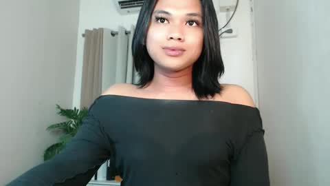 Snapshot of seductivedeluxe69 chatting on June 7, 5:06 pm Deluxe online show from June 7, 5:06 pm
