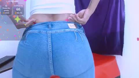 Snapshot of seductivespellvagina80 chatting on February 12, 1:06 pm Estefany online show from February 12, 1:06 pm