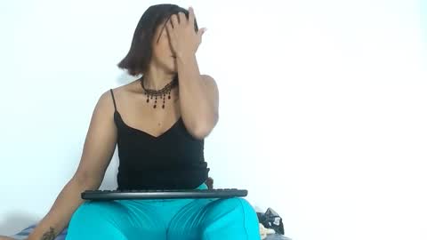 Snapshot of seductivespellvagina80 chatting on February 28, 6:03 am Estefany online show from February 28, 6:03 am