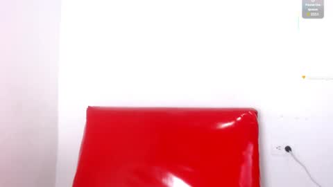 Snapshot of seductivespellvagina80 chatting on April 9, 7:19 pm Estefany online show from April 9, 7:19 pm