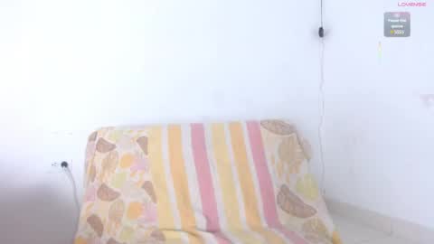 Snapshot of seductivespellvagina80 chatting on April 28, 12:21 pm Estefany online show from April 28, 12:21 pm