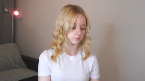 Snapshot of seebunny chatting on June 1, 5:25 pm See Its honey bunny im Lana online show from June 1, 5:25 pm