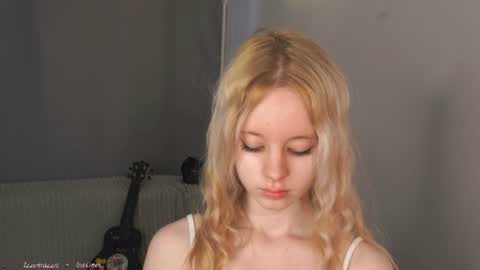 Snapshot of seebunny chatting on June 25, 4:22 pm See Its honey bunny im Lana online show from June 25, 4:22 pm