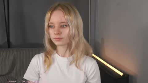 Snapshot of seebunny chatting on July 2, 4:13 pm See Its honey bunny im Lana online show from July 2, 4:13 pm