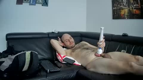 Snapshot of seeebi chatting on December 14, 9:51 am Sebastian online show from December 14, 9:51 am