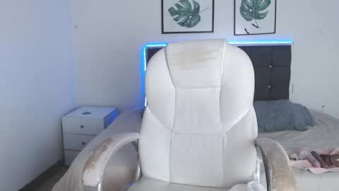 Selena online show from December 13, 7:53 pm