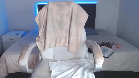 Selena online show from January 13, 2:22 pm