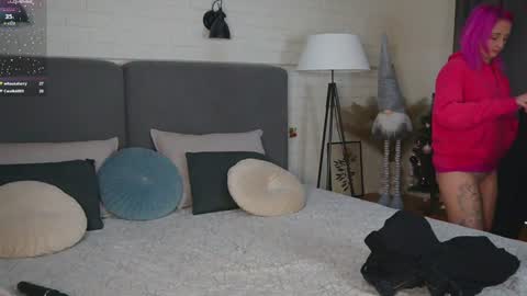 Snapshot of selena_lily chatting on December 12, 12:55 pm Selena Lily online show from December 12, 12:55 pm