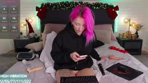 Snapshot of selena_lily chatting on December 30, 1:15 am Selena Lily online show from December 30, 1:15 am