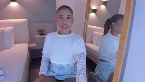 Selena online show from November 29, 10:51 am