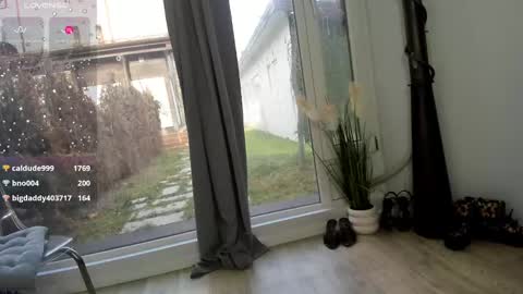 Snapshot of selena_reeves chatting on February 6, 10:26 am Selena online show from February 6, 10:26 am