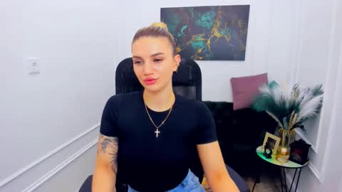 selenaemoore online show from February 22, 7:34 pm