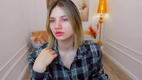 selenaemoore online show from April 4, 3:38 am