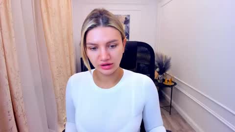 selenaemoore online show from June 5, 6:52 am